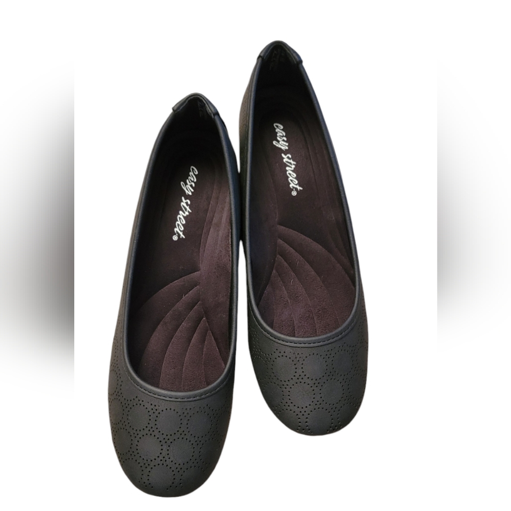 Black ballet flats 9M, NWT. Cushy and comfortable.